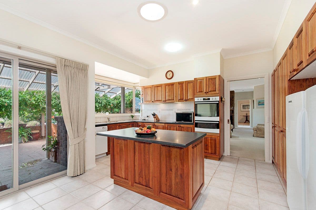 135 Robsons Road, Hamilton VIC 3300, Hamilton - Thumbnail 2