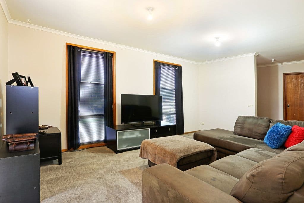 13 Caithness Crescent, Corio VIC 3214, Corio - Thumbnail 2