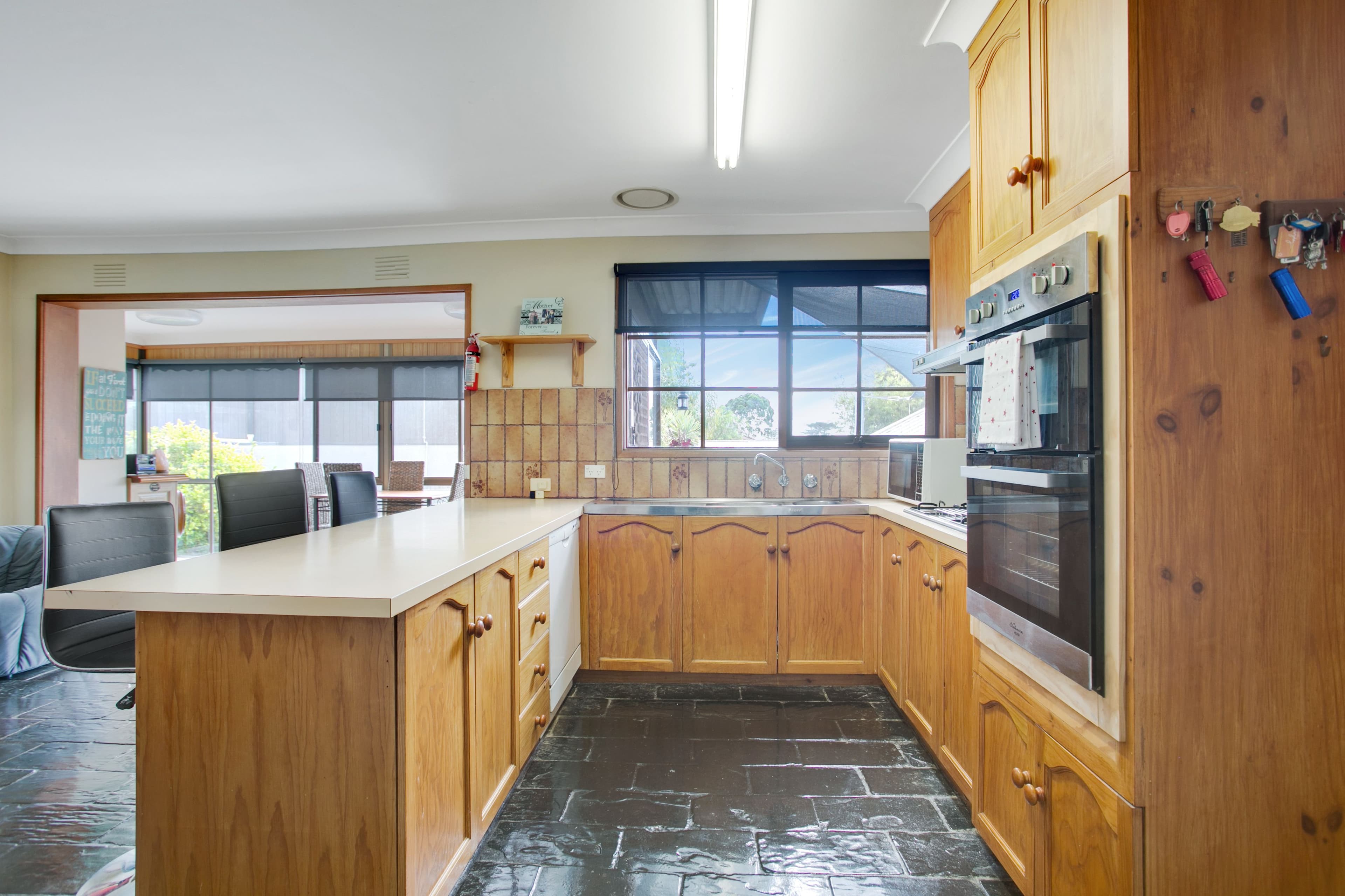 39 Whitford Way, Frankston VIC 3199, Frankston - Thumbnail 3