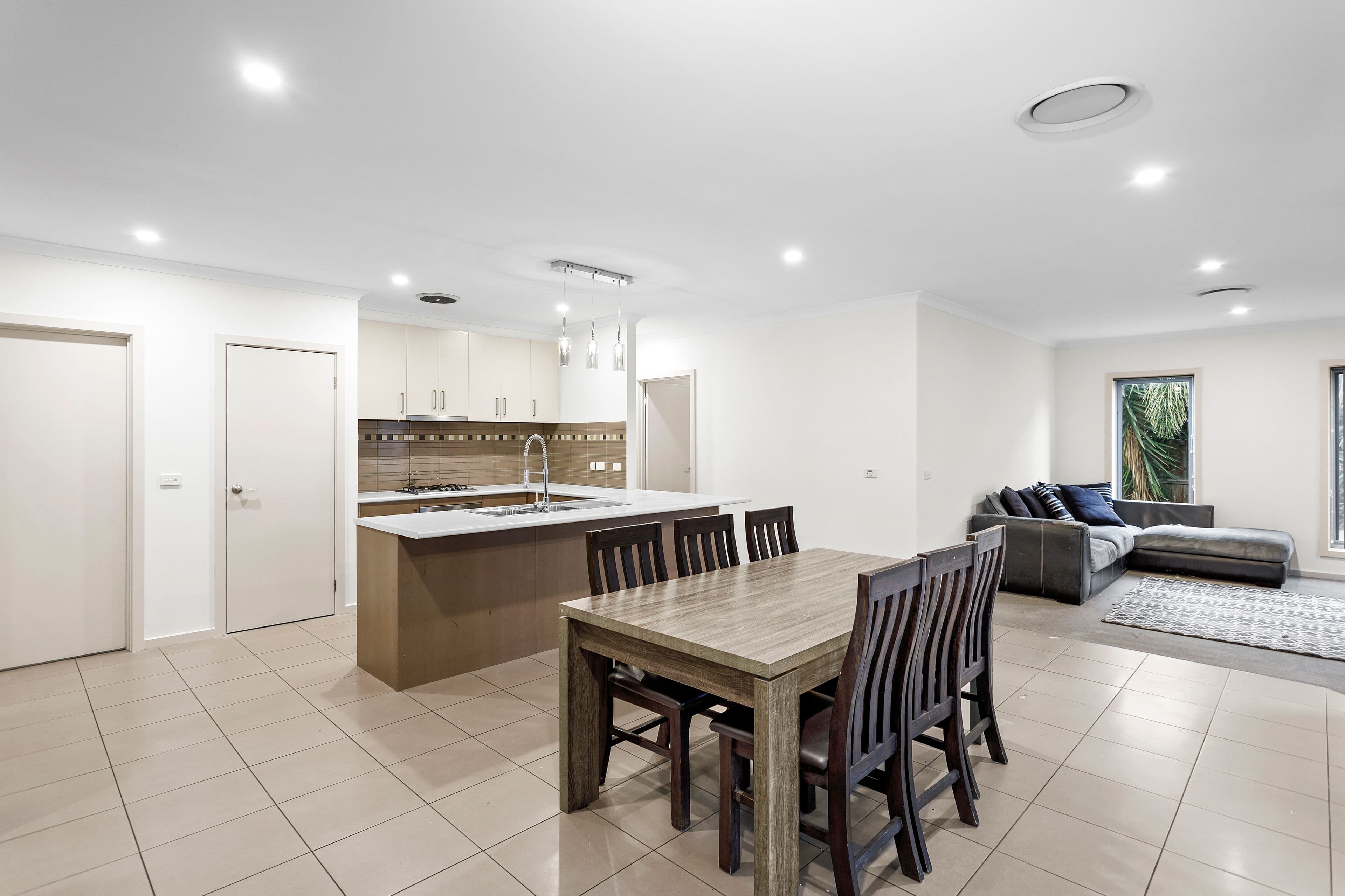 13 Zieria Drive, South Morang VIC 3752, South Morang - Thumbnail 2