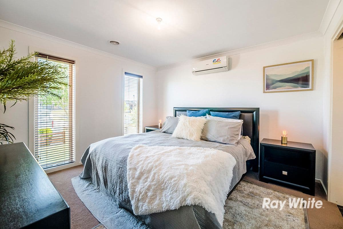 8 Limerick Road, Cranbourne East VIC 3977, Cranbourne East - Thumbnail 3