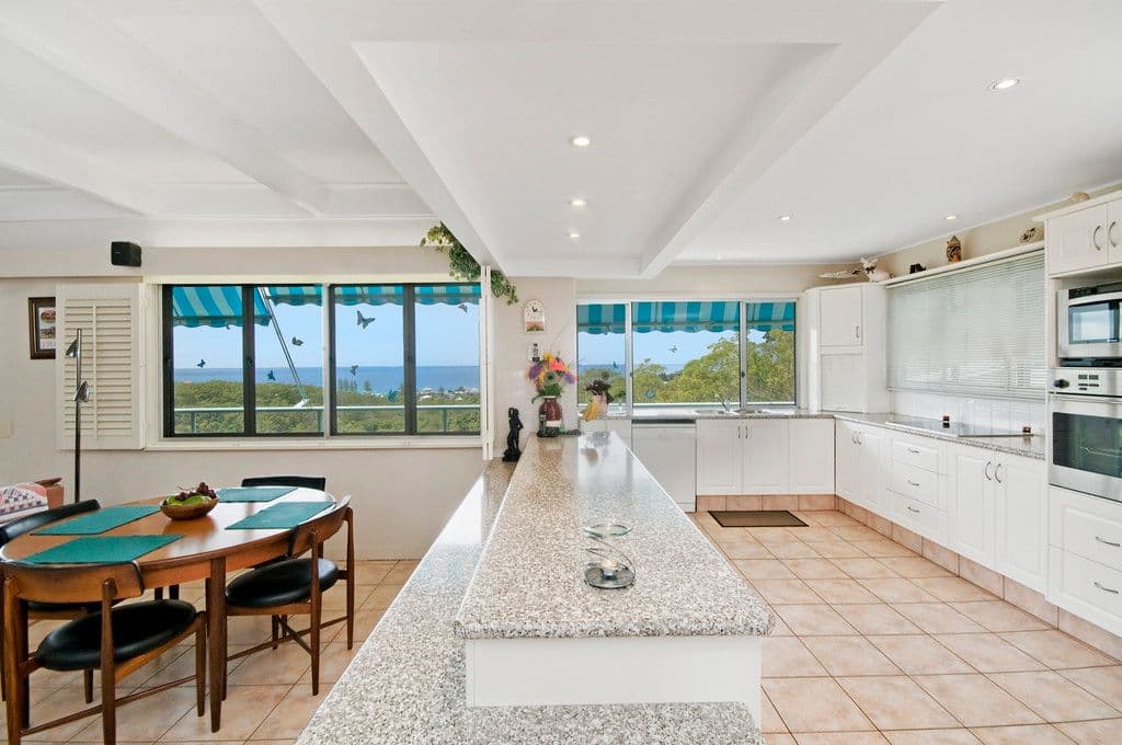 9 Lansell Avenue, CURRUMBIN QLD 4223, Currumbin - Thumbnail 2