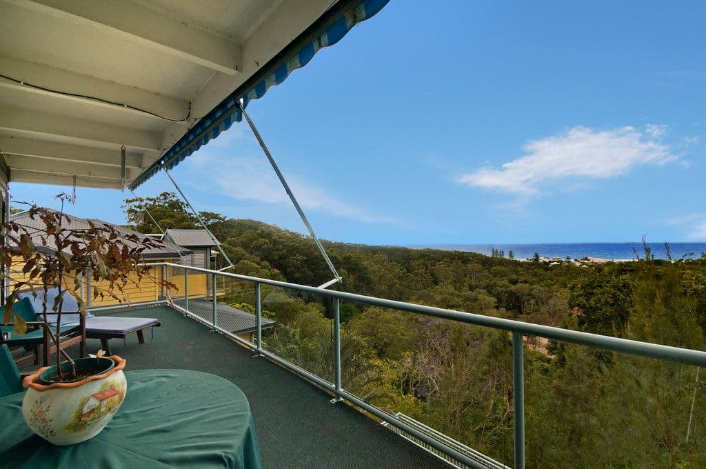 9 Lansell Avenue, CURRUMBIN QLD 4223, Currumbin - Thumbnail 4