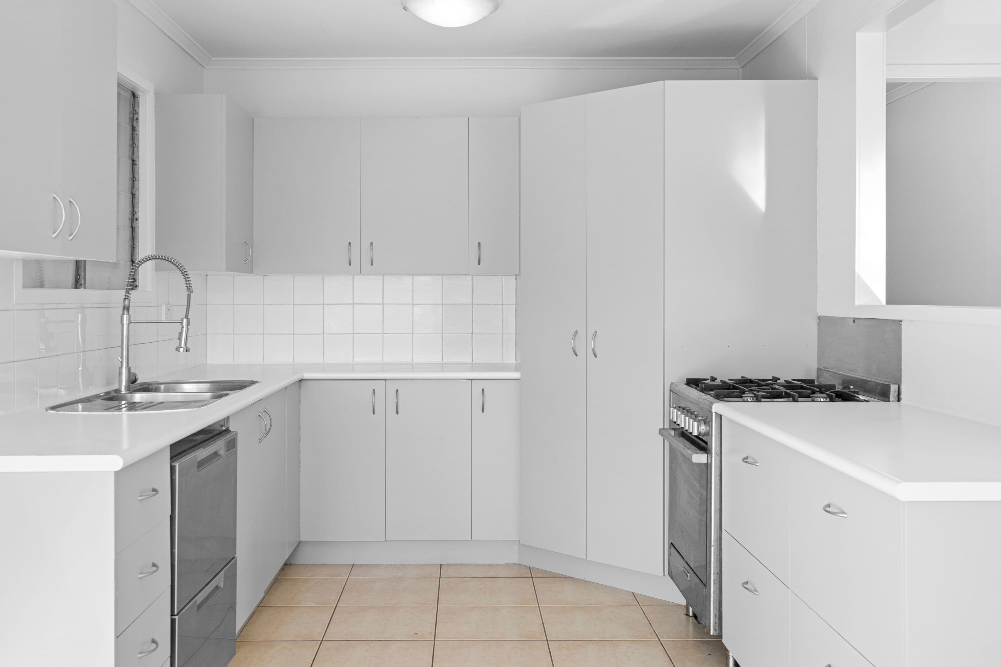 14 Flinders Drive, Leichhardt QLD 4305, Leichhardt - Thumbnail 4