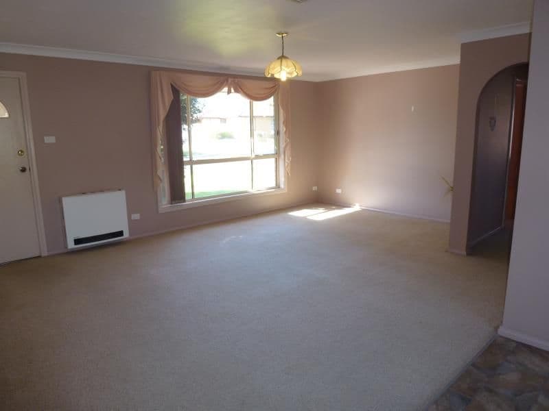 1B Flinders Close, DUBBO NSW 2830, Dubbo - Thumbnail 2