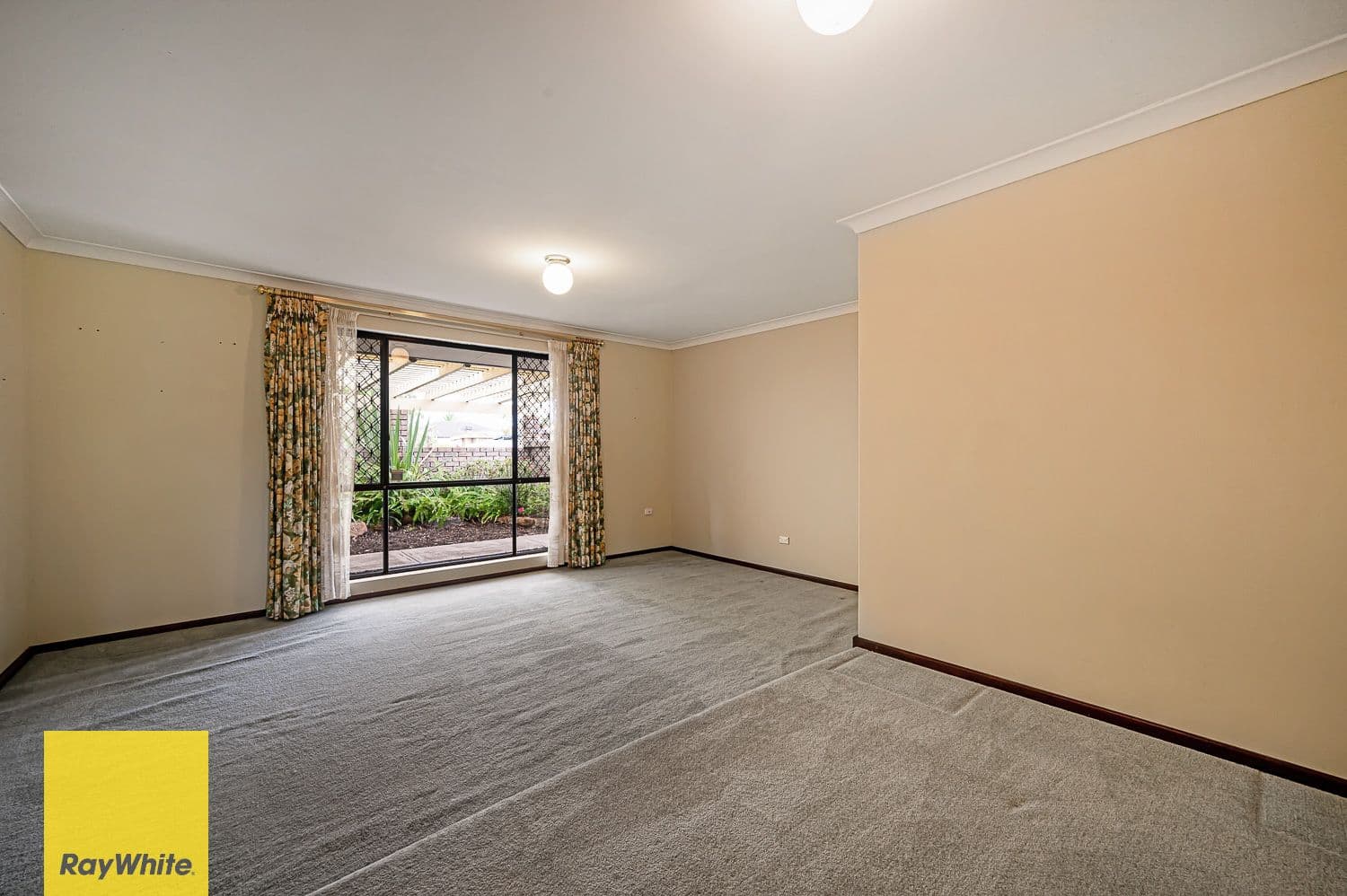 6 Jacaranda Drive, Ballajura WA 6066, Ballajura - Thumbnail 4