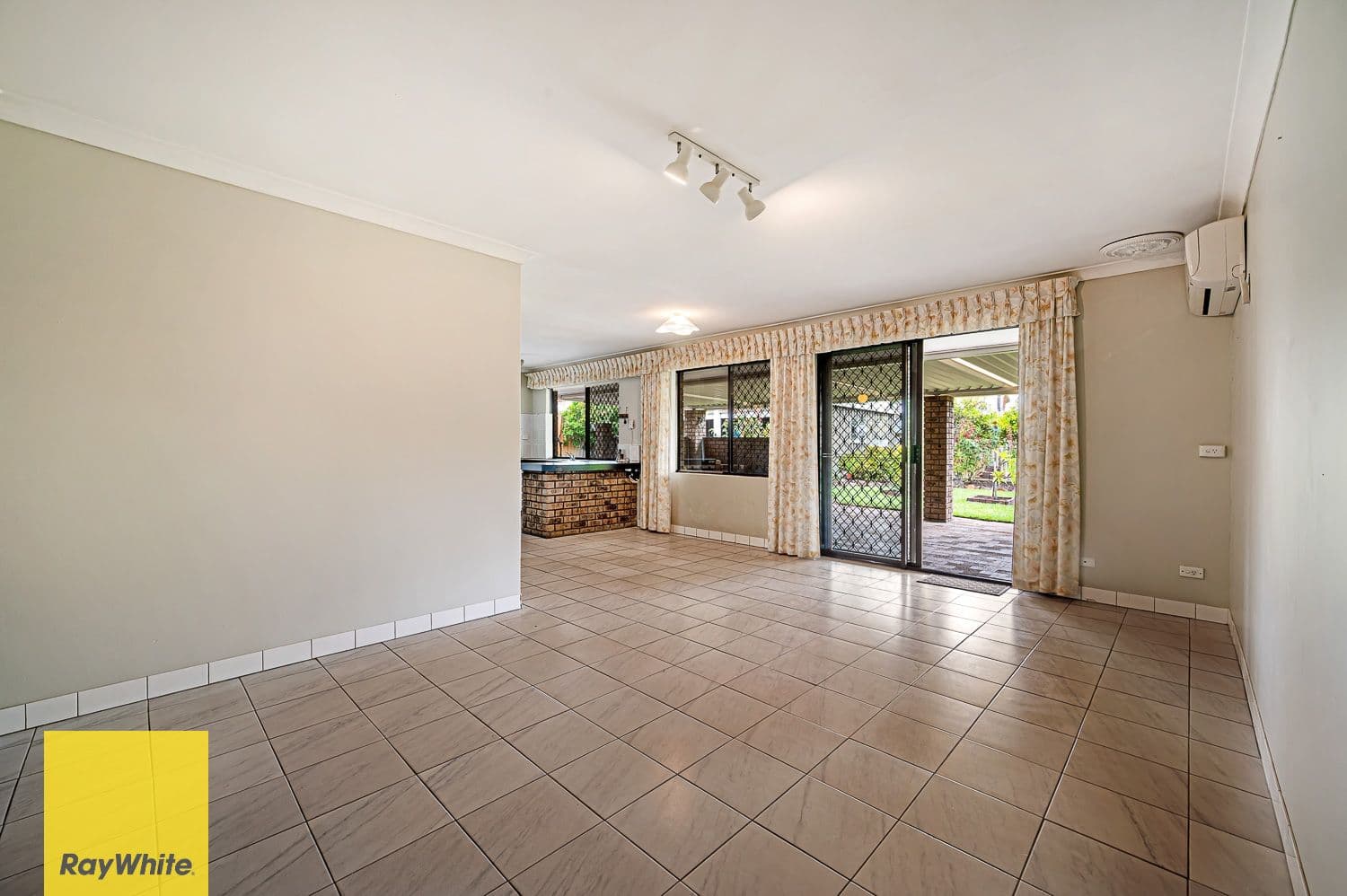 6 Jacaranda Drive, Ballajura WA 6066, Ballajura - Thumbnail 8