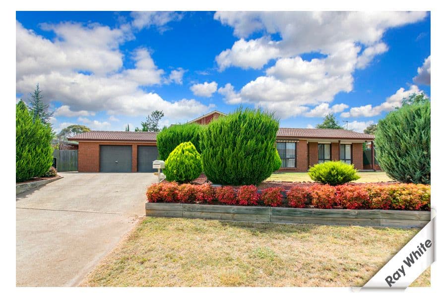 32 Crest Park Parade, Queanbeyan NSW 2620, Queanbeyan West - Image 1