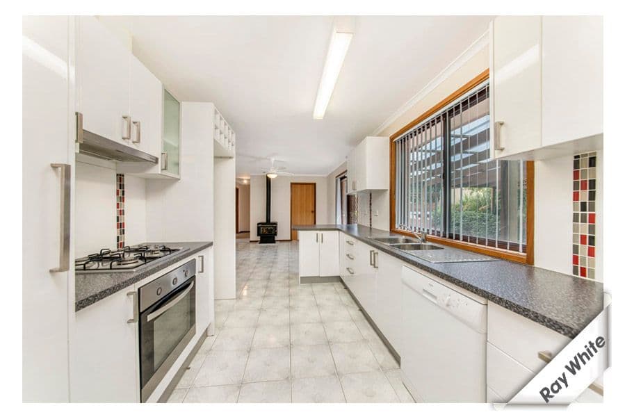 32 Crest Park Parade, Queanbeyan NSW 2620, Queanbeyan West - Thumbnail 5