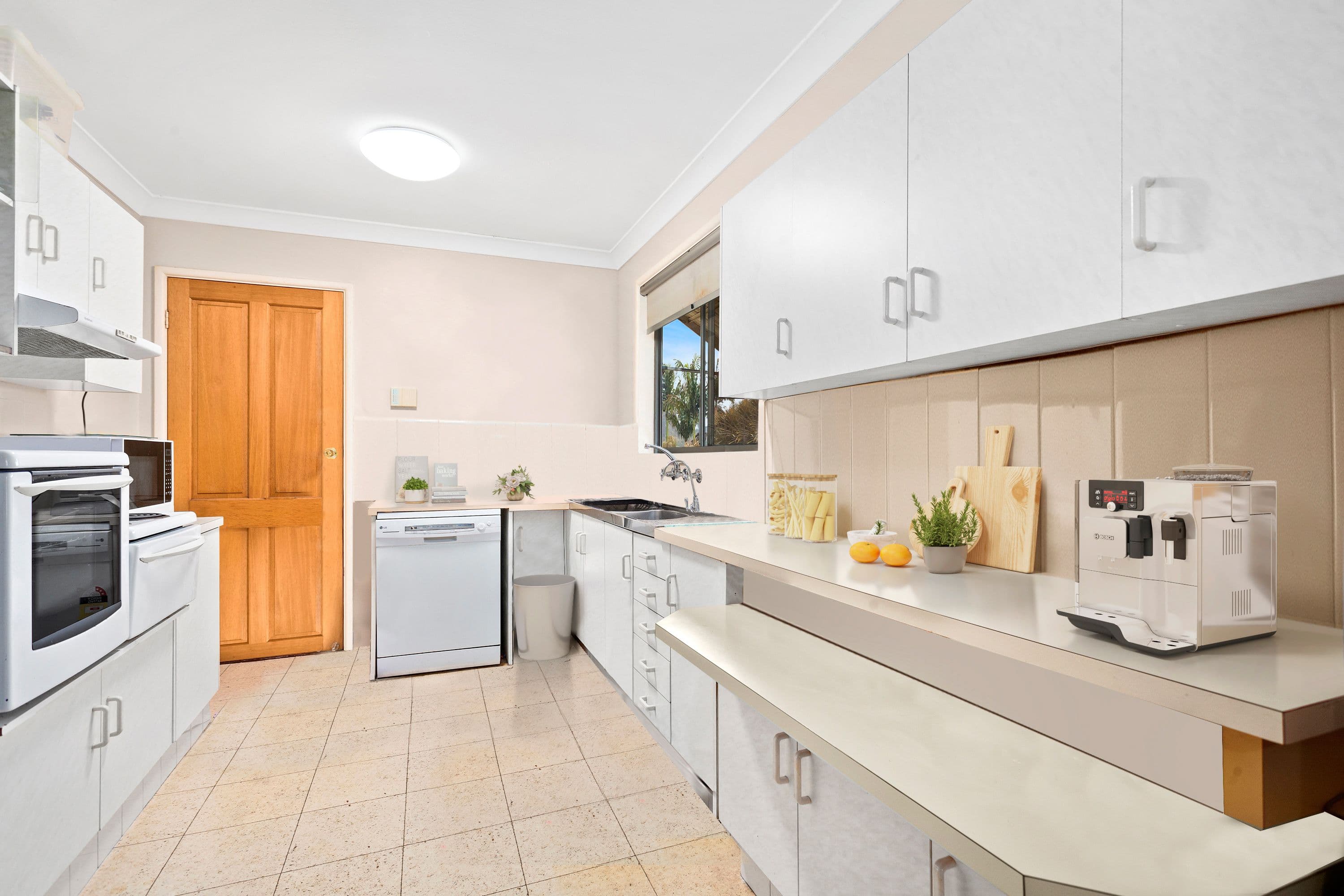 23 Iris Avenue, Coniston - Thumbnail 2