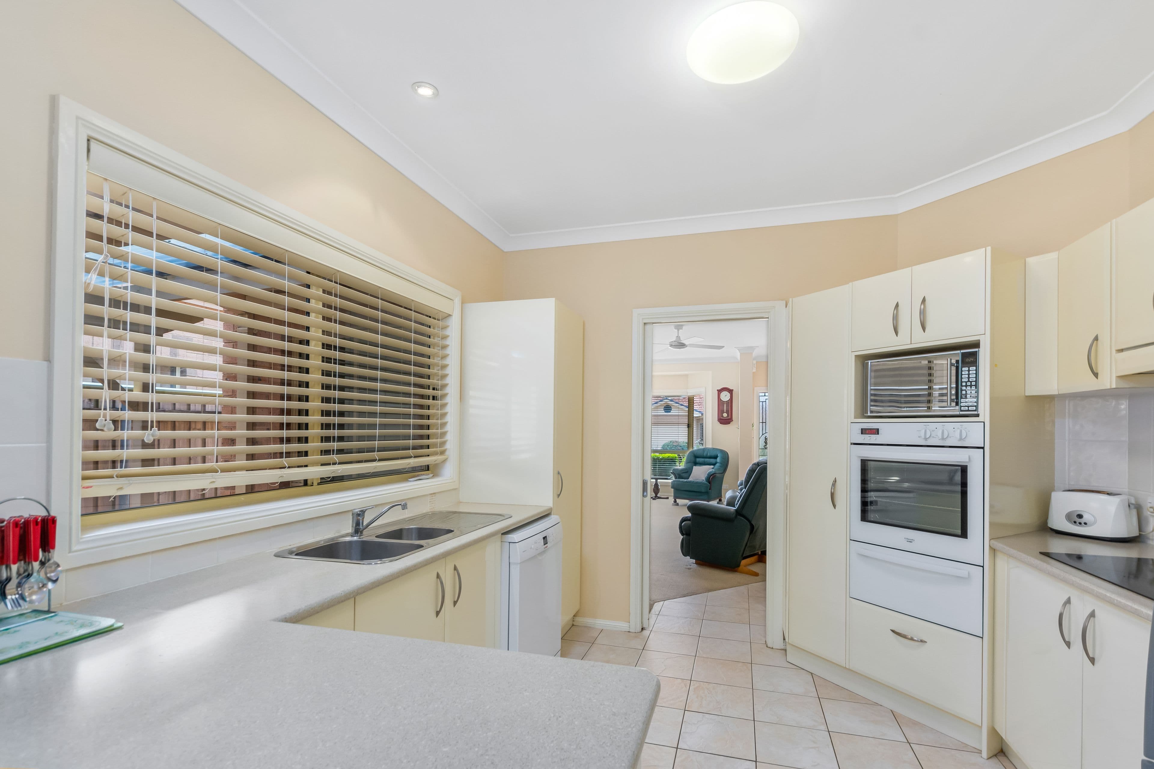 11 Streeton Avenue, Kanahooka - Thumbnail 3