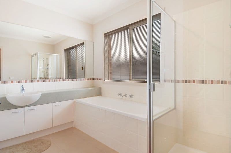72 Clifton Park Drive, CARRUM DOWNS VIC 3201, Carrum Downs - Thumbnail 4