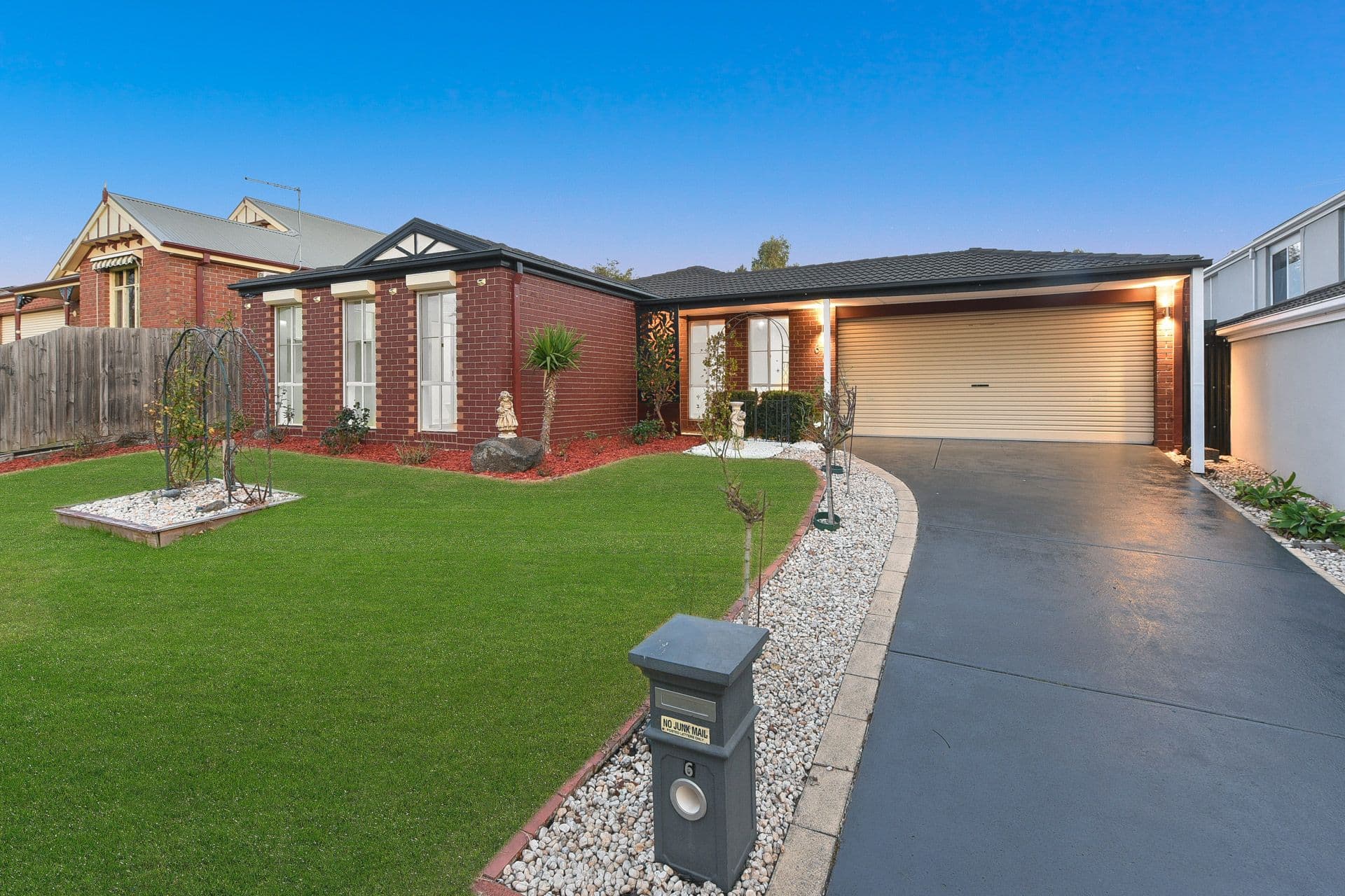 6 Mittagong Court, Berwick VIC 3806, Berwick - Thumbnail 2