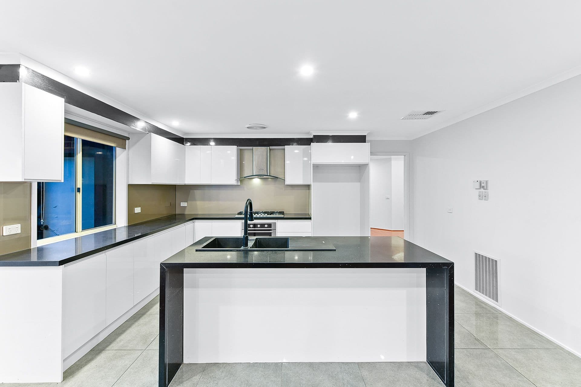6 Mittagong Court, Berwick VIC 3806, Berwick - Thumbnail 8