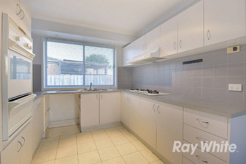 18 Scarborough Avenue, Cranbourne West VIC 3977, Cranbourne West - Thumbnail 2