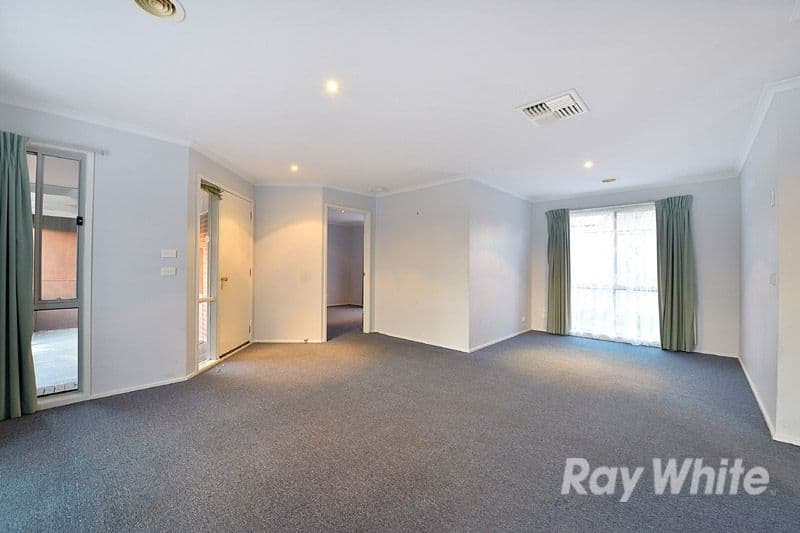 18 Scarborough Avenue, Cranbourne West VIC 3977, Cranbourne West - Thumbnail 4