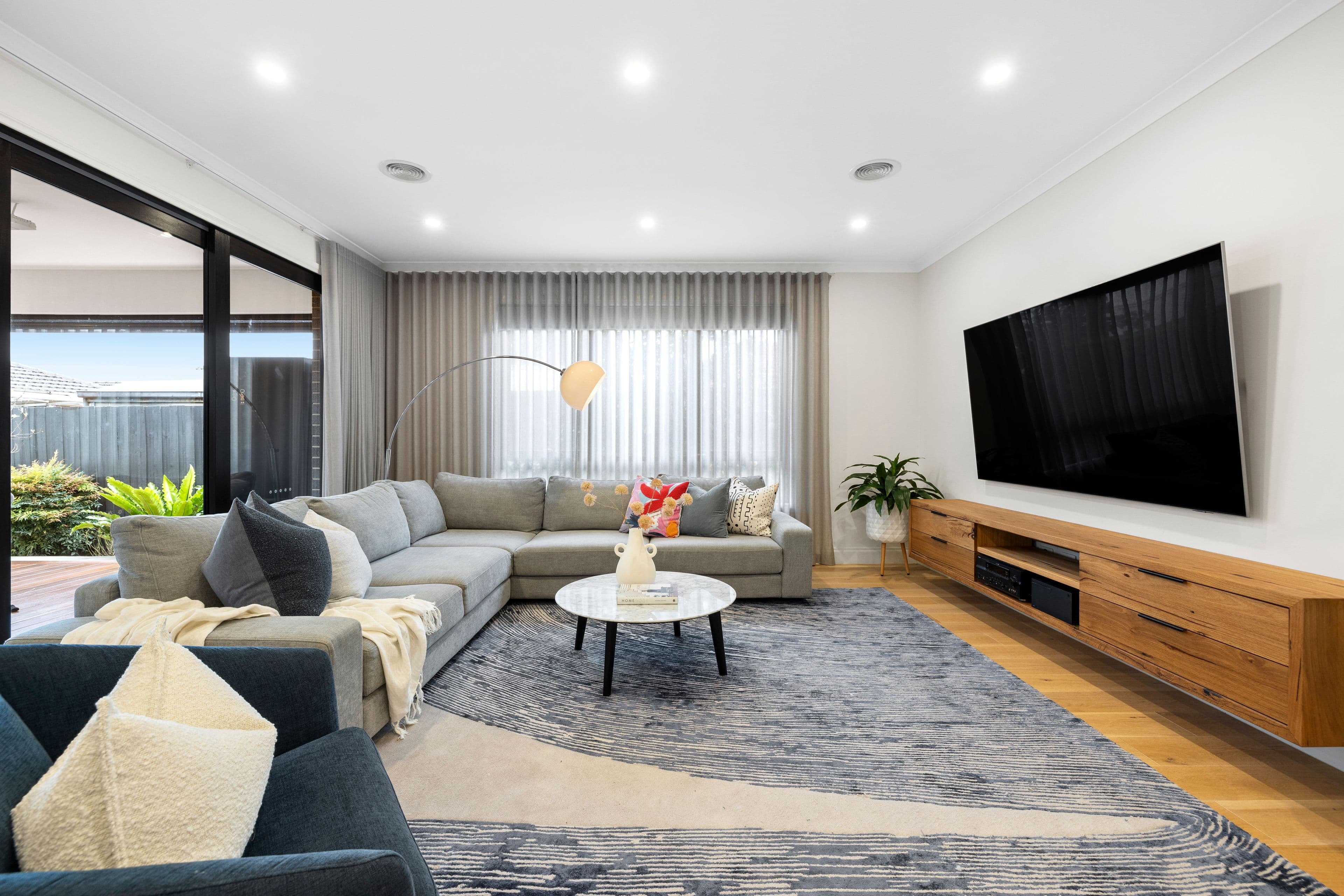 52 Jells Road, Cheltenham VIC 3192, Cheltenham - Thumbnail 2