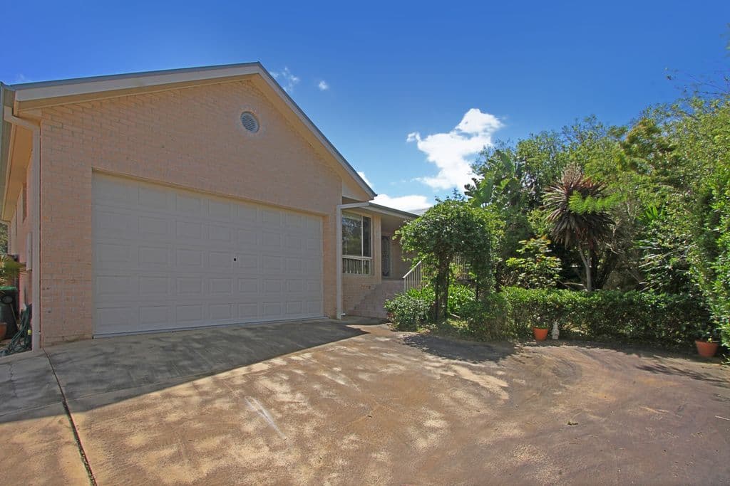 17 Eric Fenning Drive, Surf Beach - Image 1