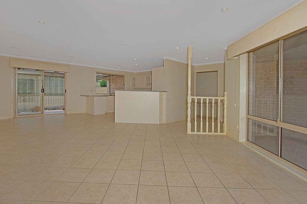17 Eric Fenning Drive, Surf Beach - Thumbnail 2