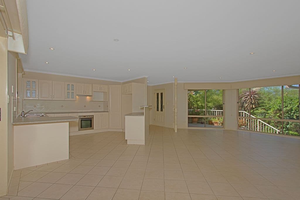 17 Eric Fenning Drive, Surf Beach - Thumbnail 3