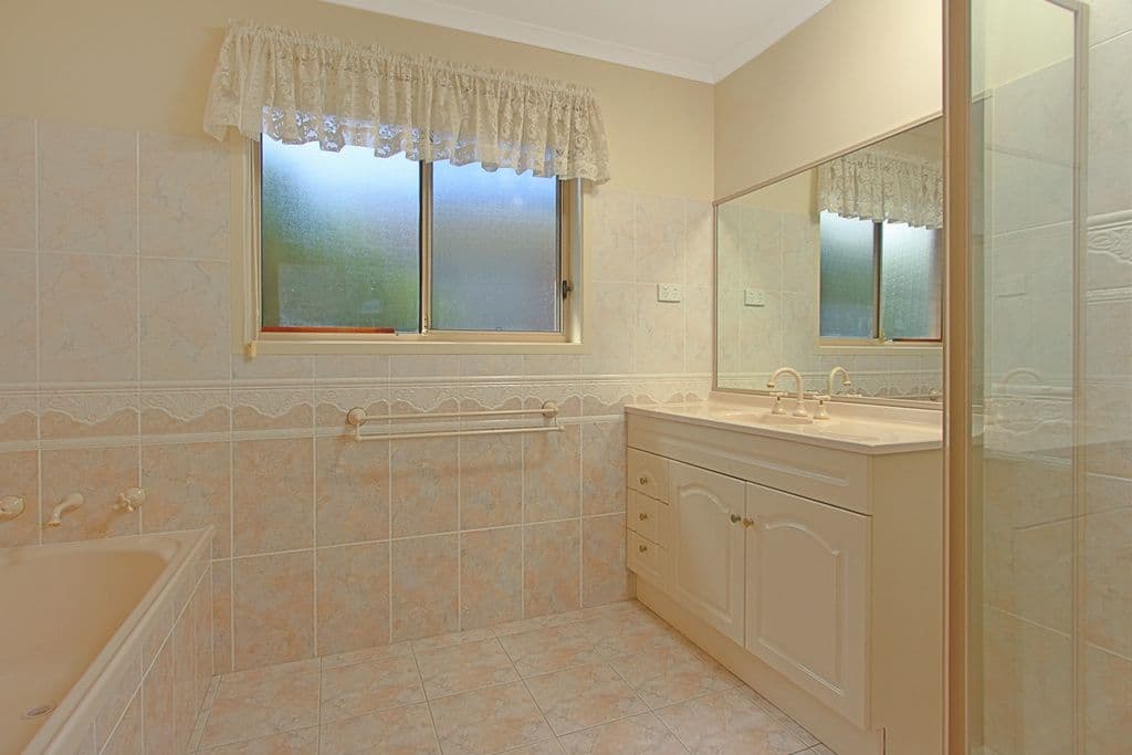 17 Eric Fenning Drive, Surf Beach - Thumbnail 6