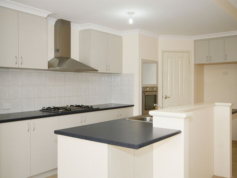 94 Edgecombe Pass, AVELEY WA 6069, Aveley - Thumbnail 2
