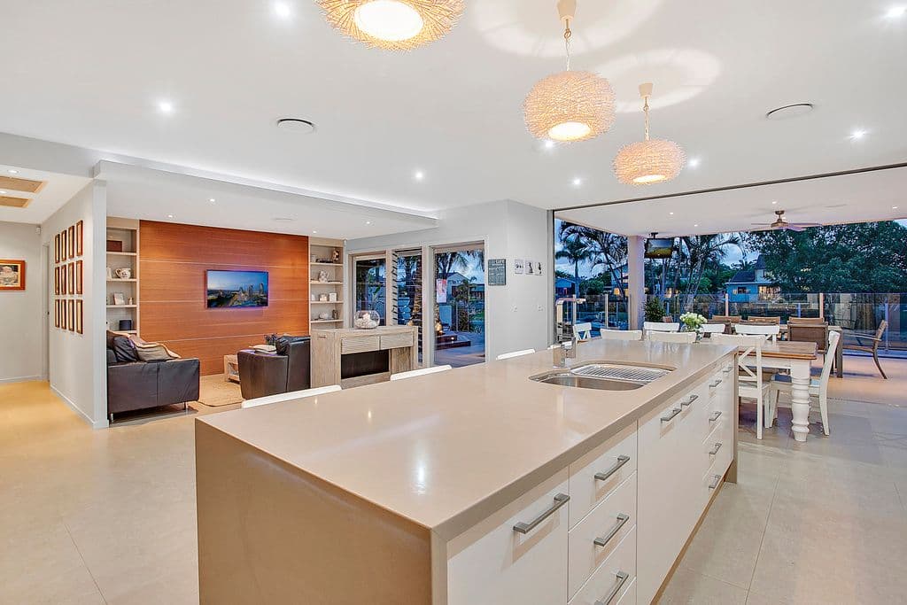7 Coobowie Street, Broadbeach Waters QLD 4218, Broadbeach Waters - Thumbnail 2