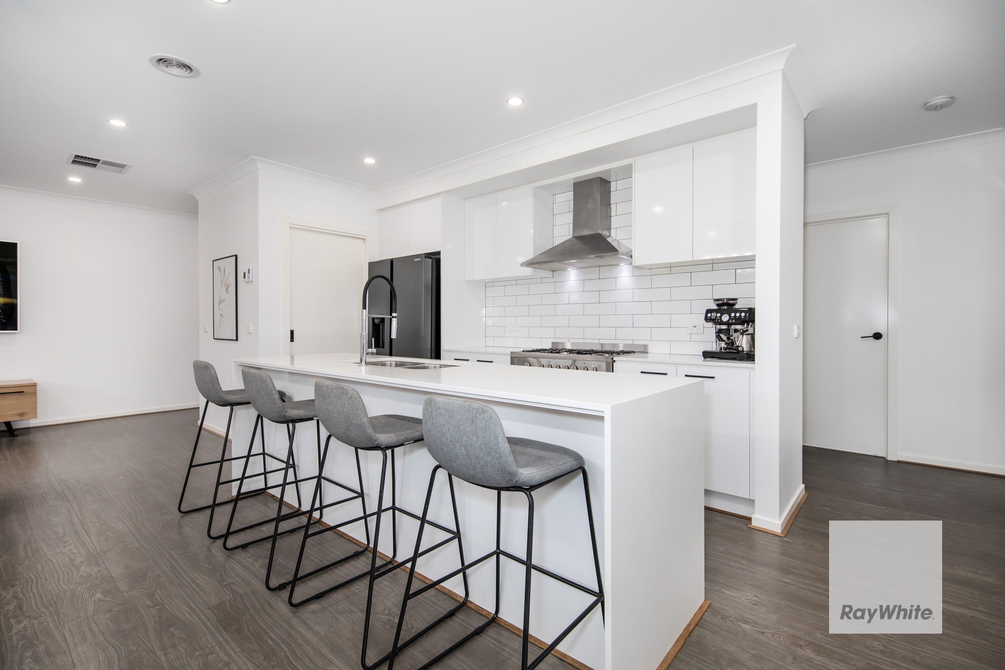 38 Murray Road, THORNHILL PARK VIC 3335, Thornhill Park - Thumbnail 2