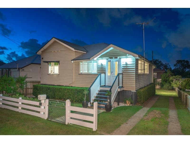 11 Bess Street, WINDSOR QLD 4030, Windsor - Image 1