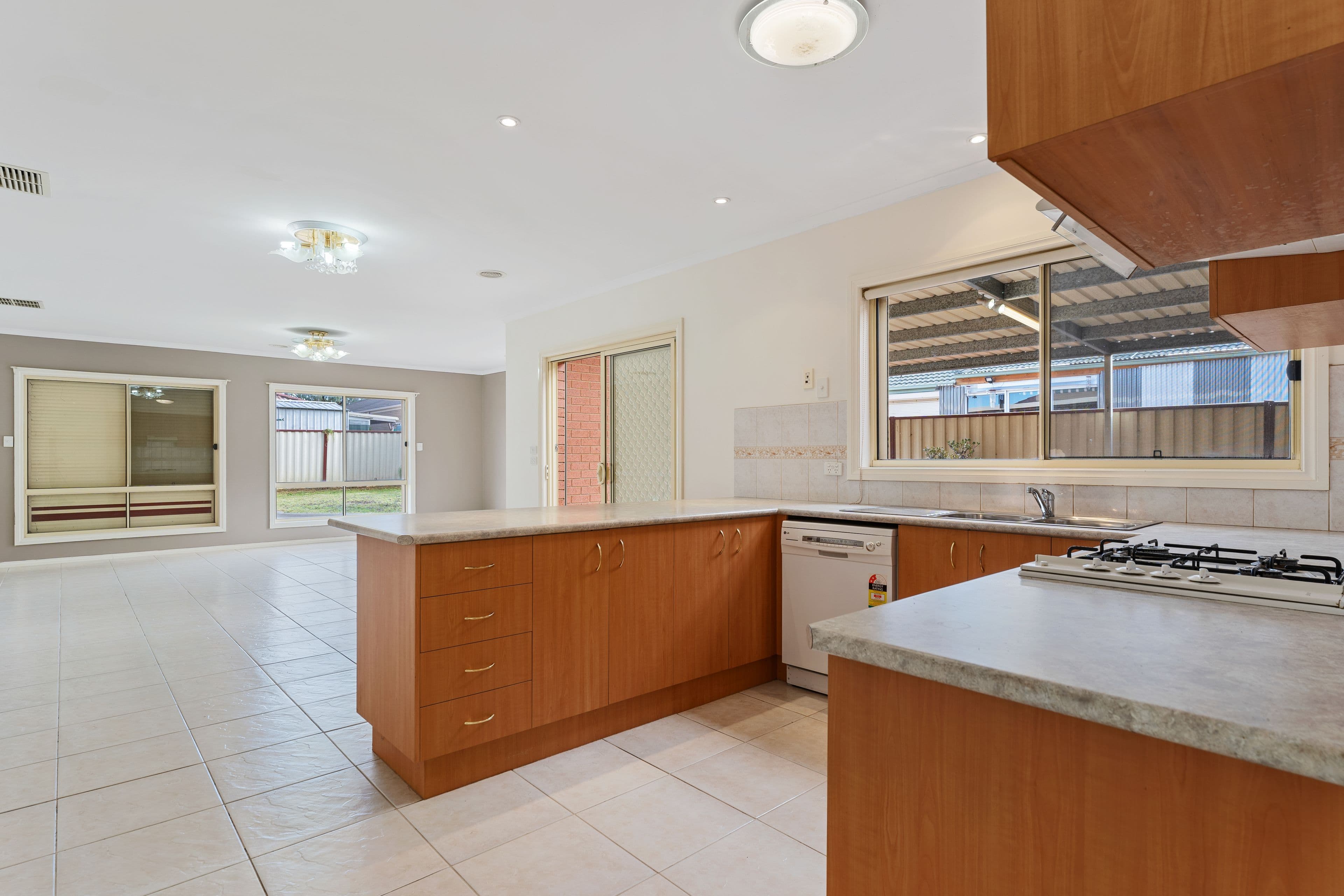 15 Egret Crescent, Cairnlea VIC 3023, Cairnlea - Thumbnail 4