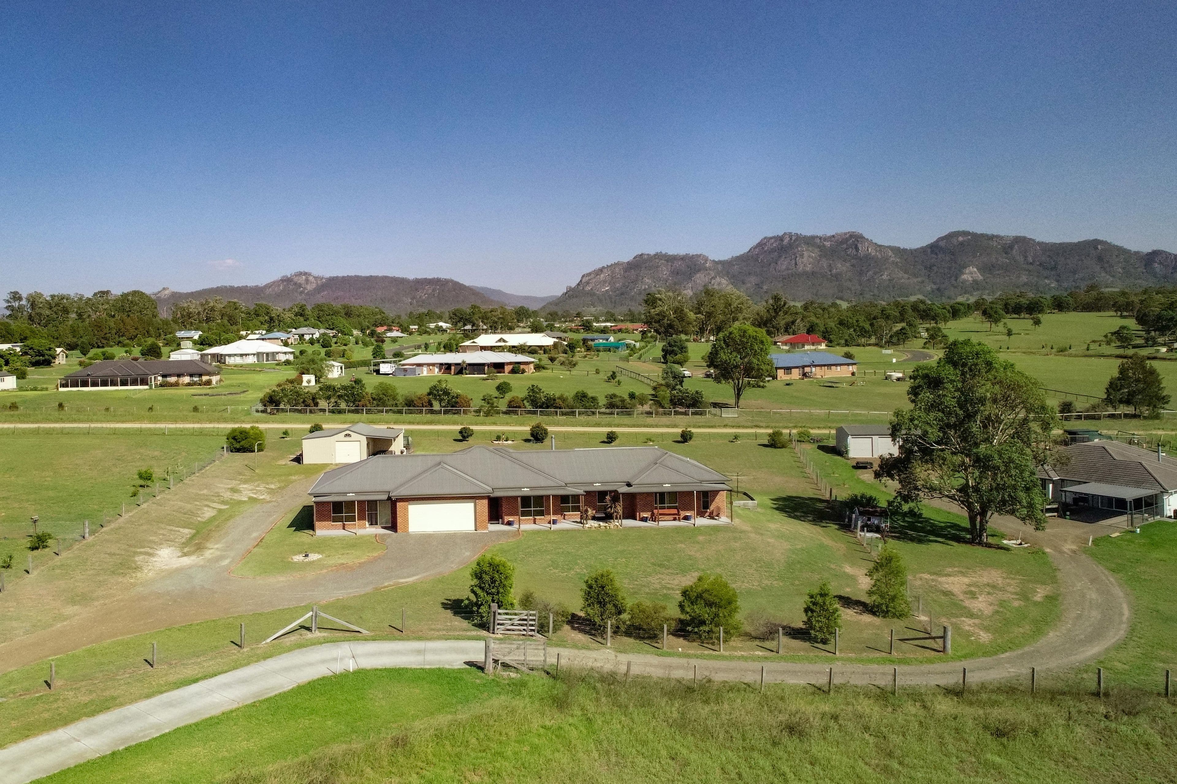 1 Mahogany Drive, Gloucester - Thumbnail 2