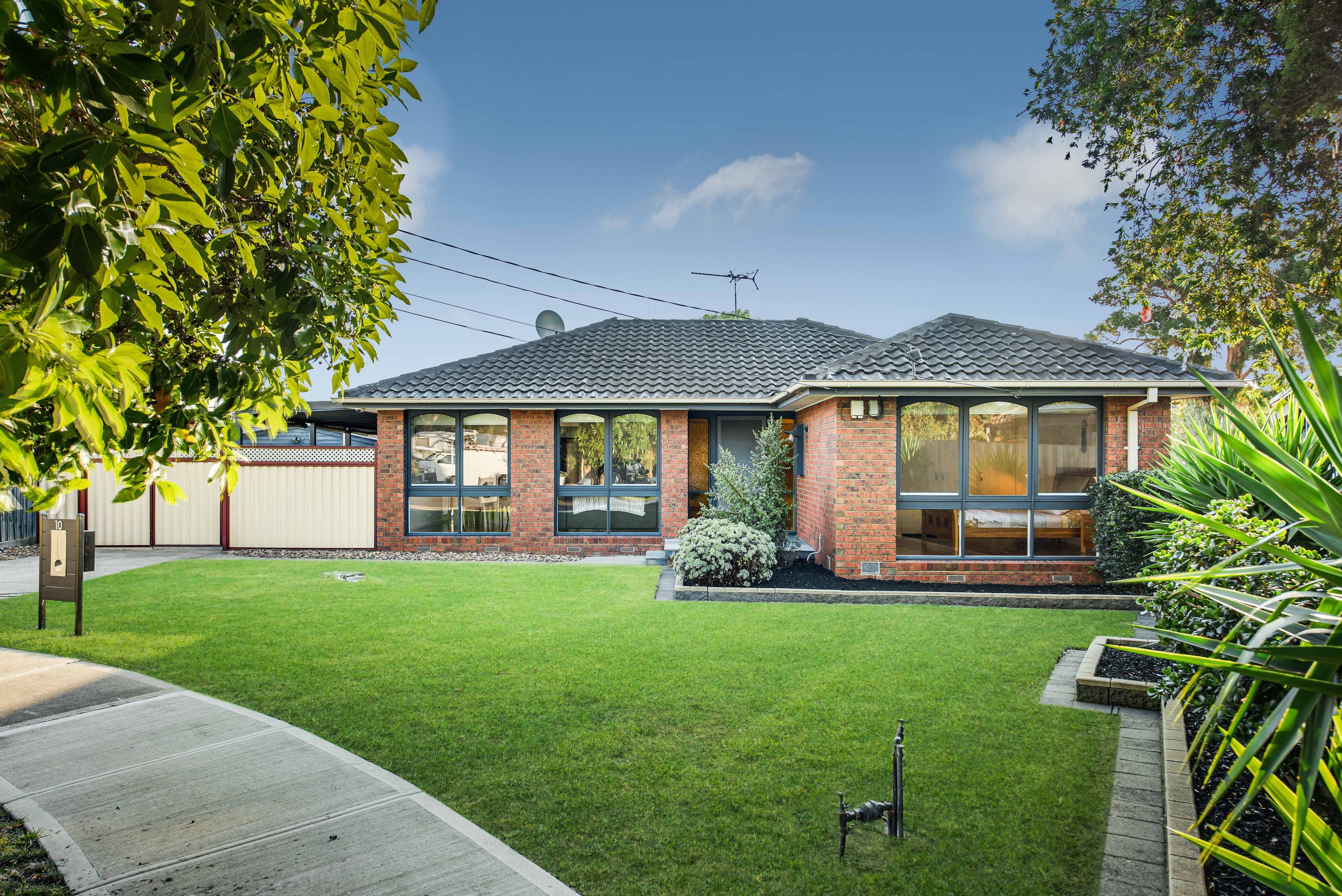 10 Dundee Close, Gladstone Park VIC 3043, Gladstone Park - Image 1