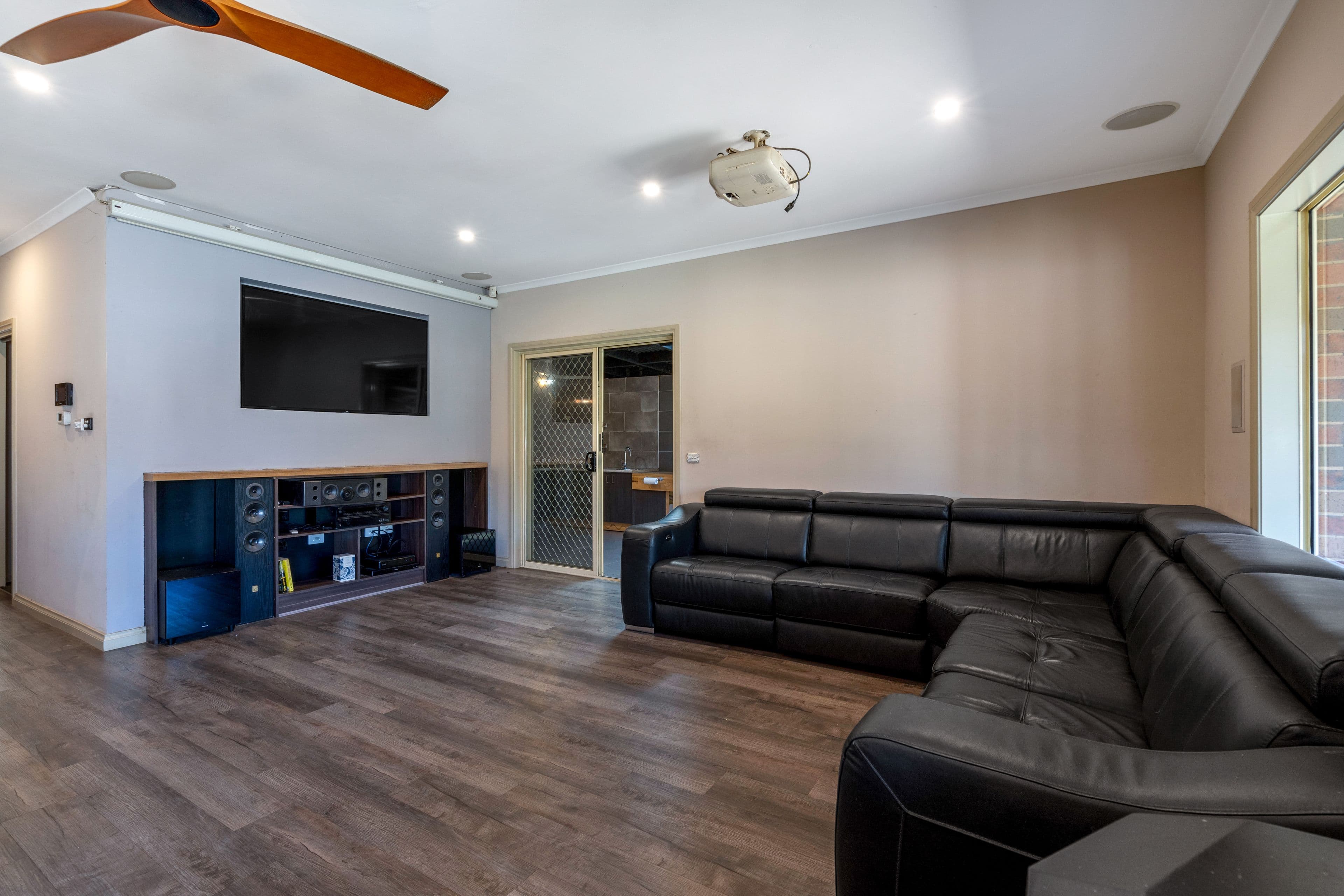 7 Wyperfeld Avenue, Craigieburn VIC 3064, Craigieburn - Thumbnail 2