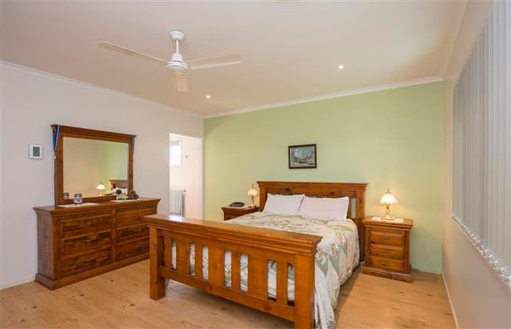 12 Lois Court, NEW AUCKLAND QLD 4680, New Auckland - Thumbnail 3