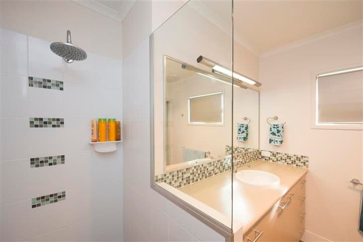 12 Lois Court, NEW AUCKLAND QLD 4680, New Auckland - Thumbnail 4
