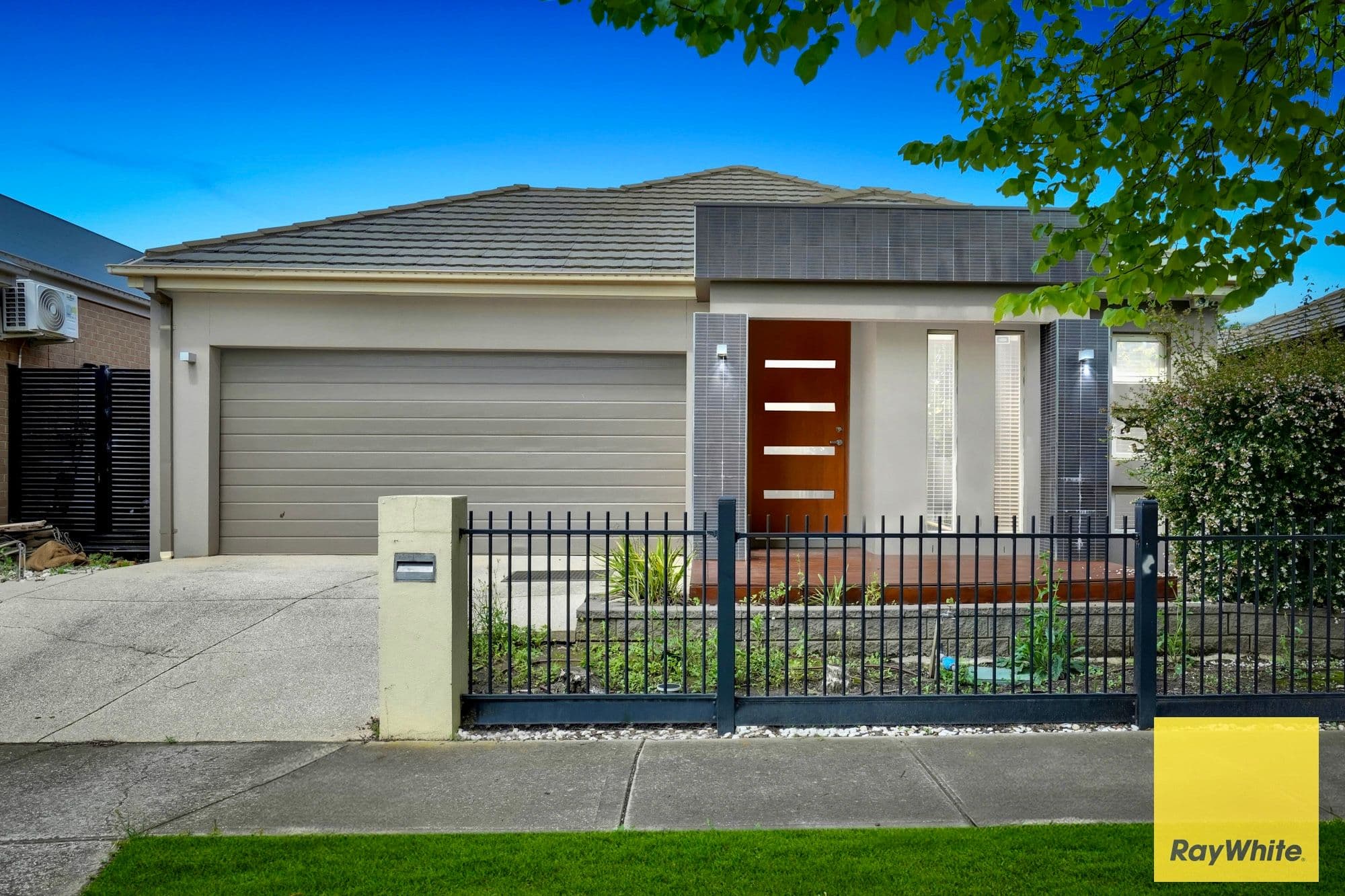 13 Botanical Drive, Caroline Springs VIC 3023, Caroline Springs - Thumbnail 2