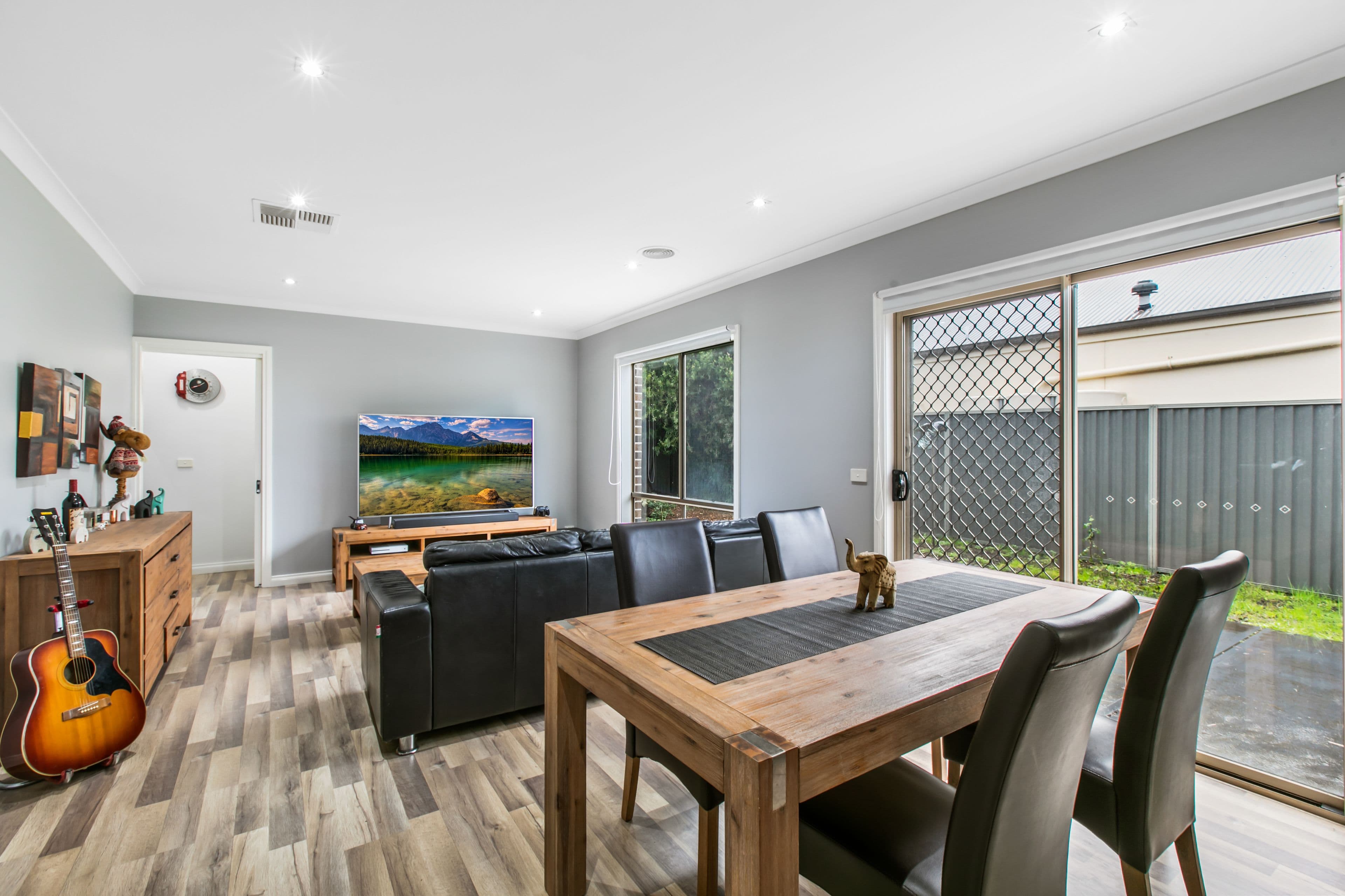18 Everly Circuit, Pakenham VIC 3810, Pakenham - Thumbnail 3