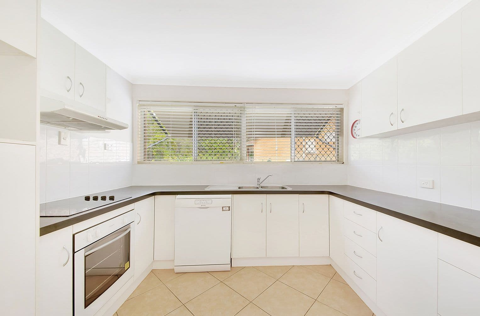 14 Aramac Drive, Clinton QLD 4680, Clinton - Thumbnail 3