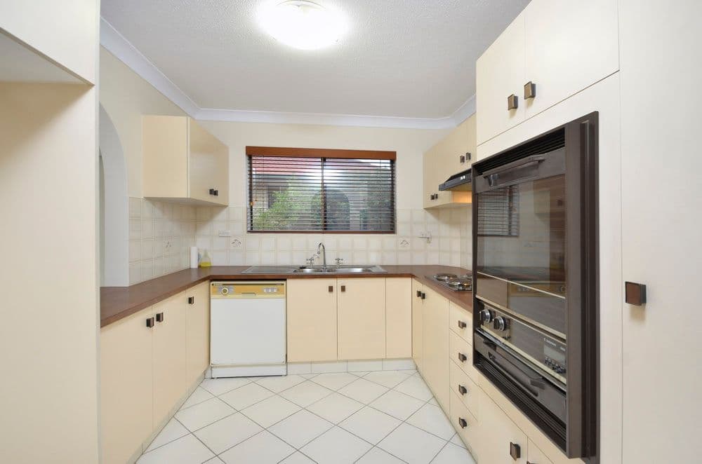 39 Ninth Avenue, COORPAROO QLD 4151, Coorparoo - Thumbnail 3