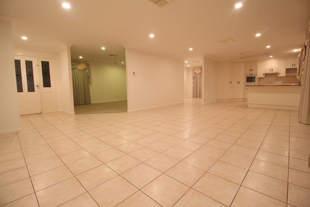 12 Haswell Street, Emerald QLD 4720, Emerald - Thumbnail 3