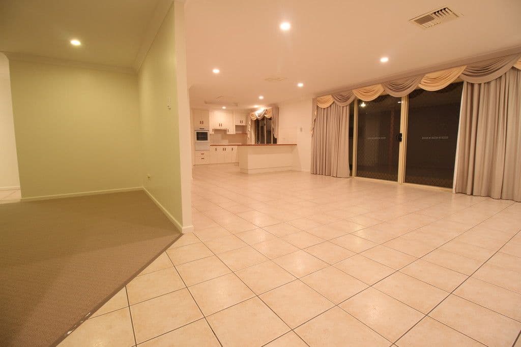 12 Haswell Street, Emerald QLD 4720, Emerald - Thumbnail 4