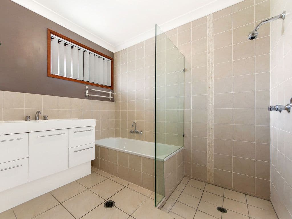 26 Treeview Drive, Burleigh Waters QLD 4220, Burleigh Waters - Thumbnail 8