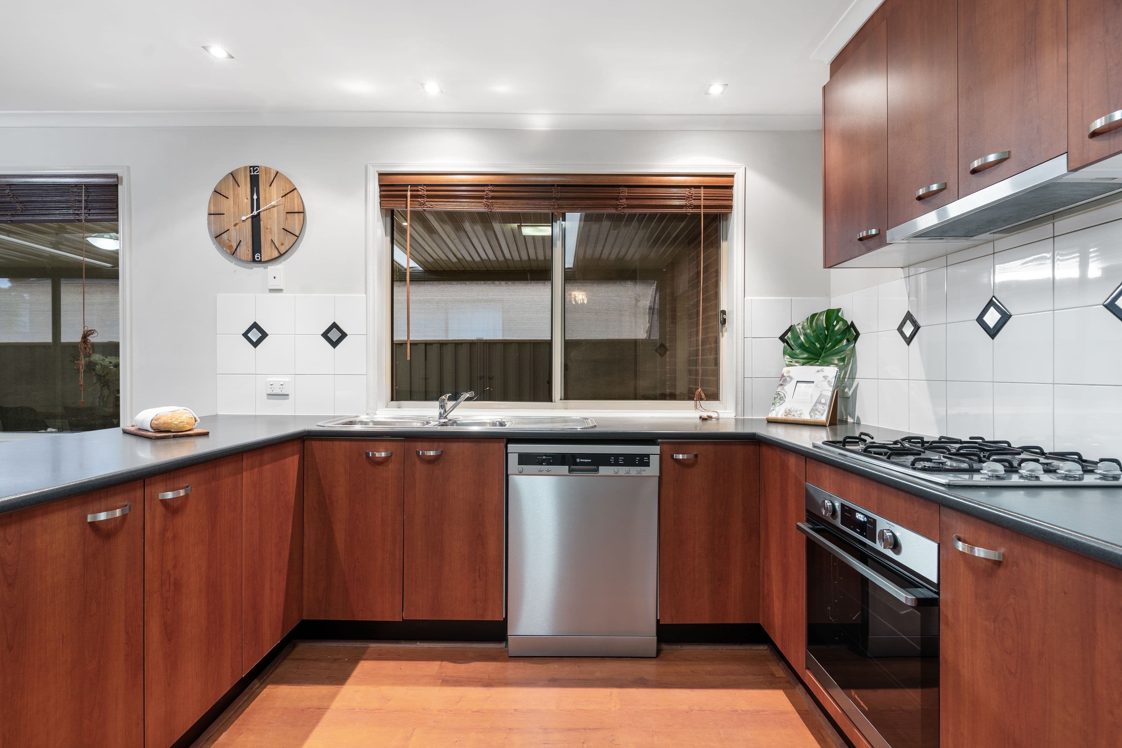 20 Scarvell Crescent, Caroline Springs VIC 3023, Caroline Springs - Thumbnail 5