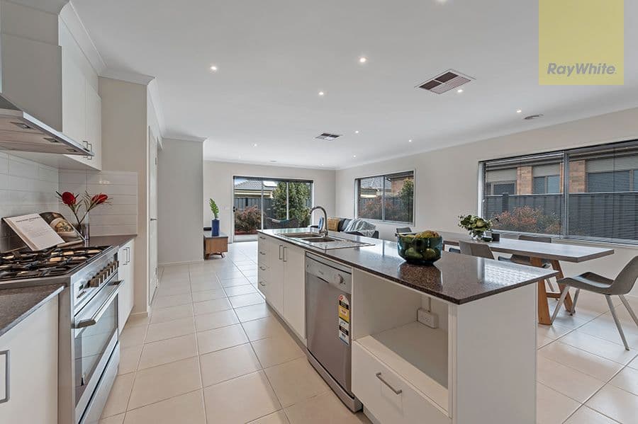 8 Lion Chase, Craigieburn VIC 3064, Craigieburn - Thumbnail 3