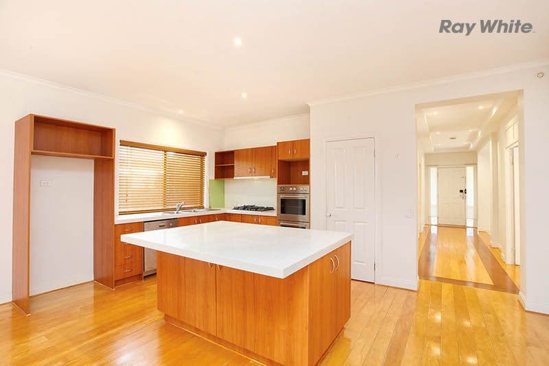 4 Springbank Court, Sanctuary Lakes VIC 3030, Sanctuary Lakes - Thumbnail 2
