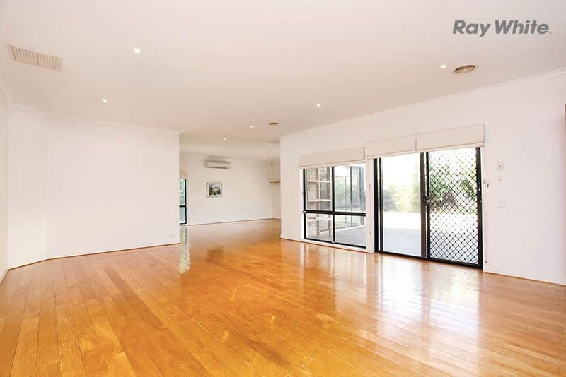 4 Springbank Court, Sanctuary Lakes VIC 3030, Sanctuary Lakes - Thumbnail 3