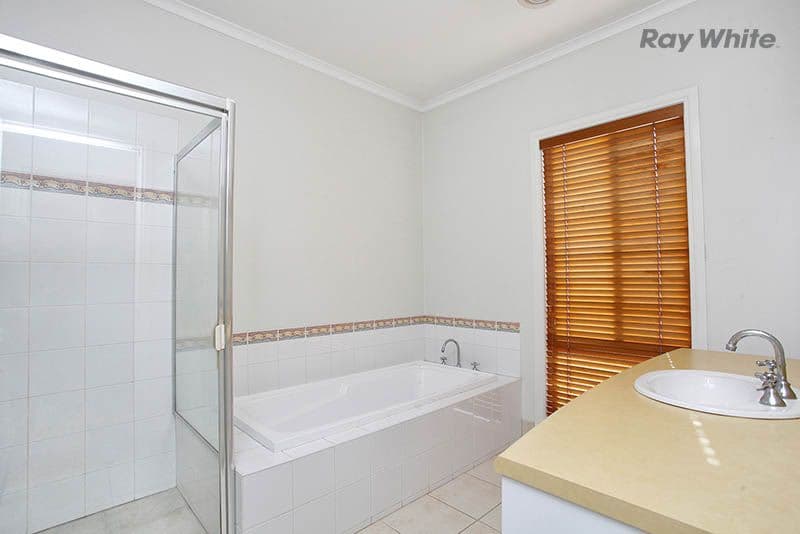 4 Springbank Court, Sanctuary Lakes VIC 3030, Sanctuary Lakes - Thumbnail 8
