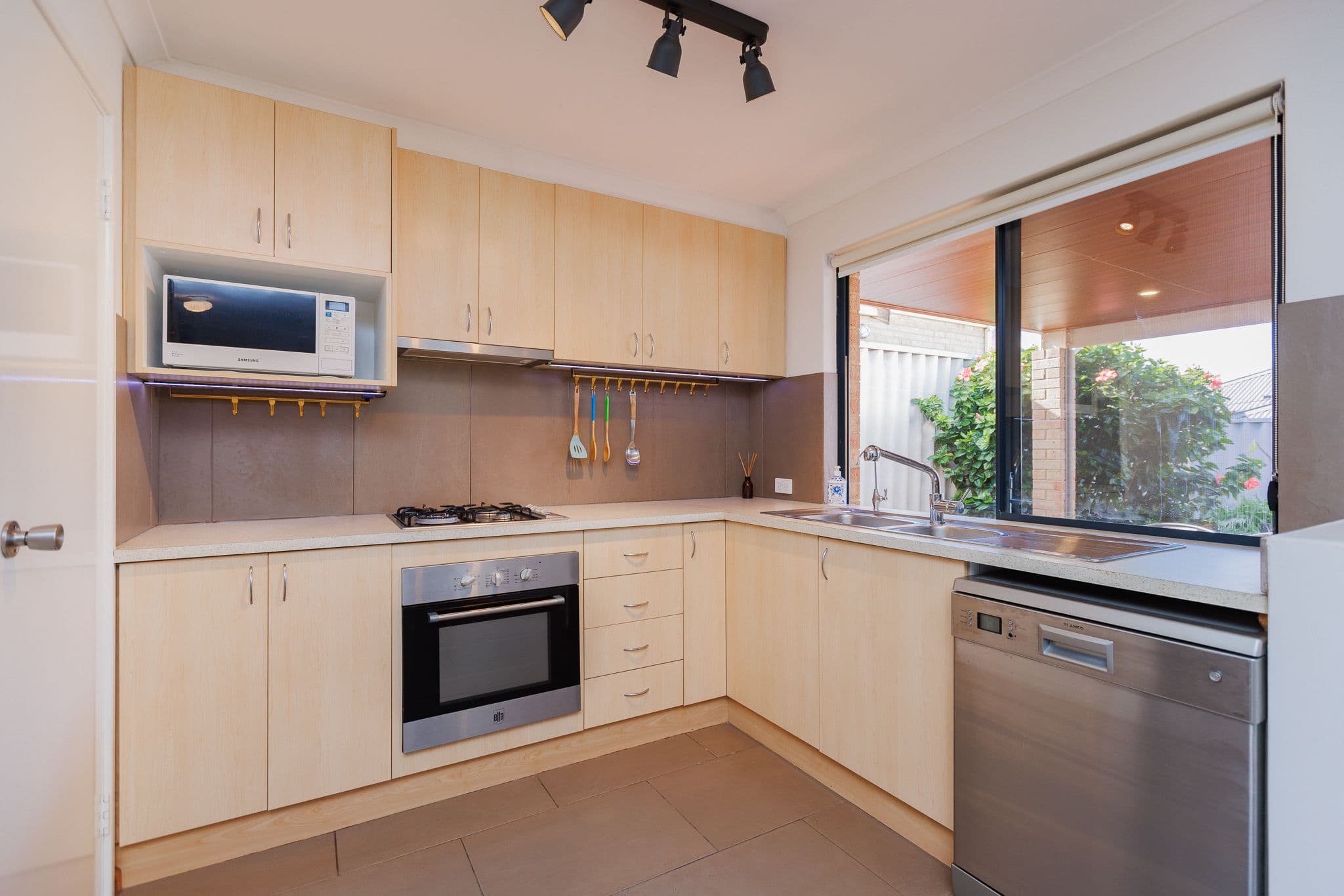 18-20 The Crescent, Redcliffe WA 6104, Redcliffe - Thumbnail 4