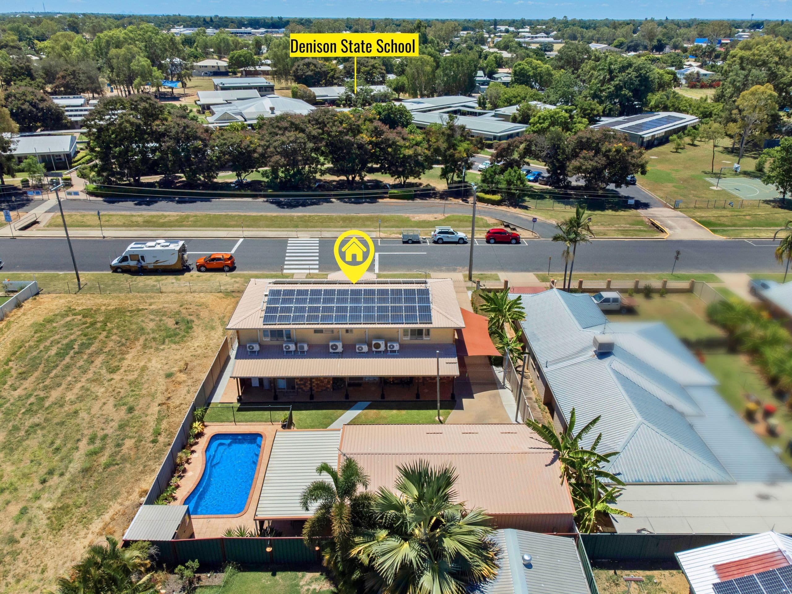 81 Gray Street, Emerald QLD 4720, Emerald - Thumbnail 2