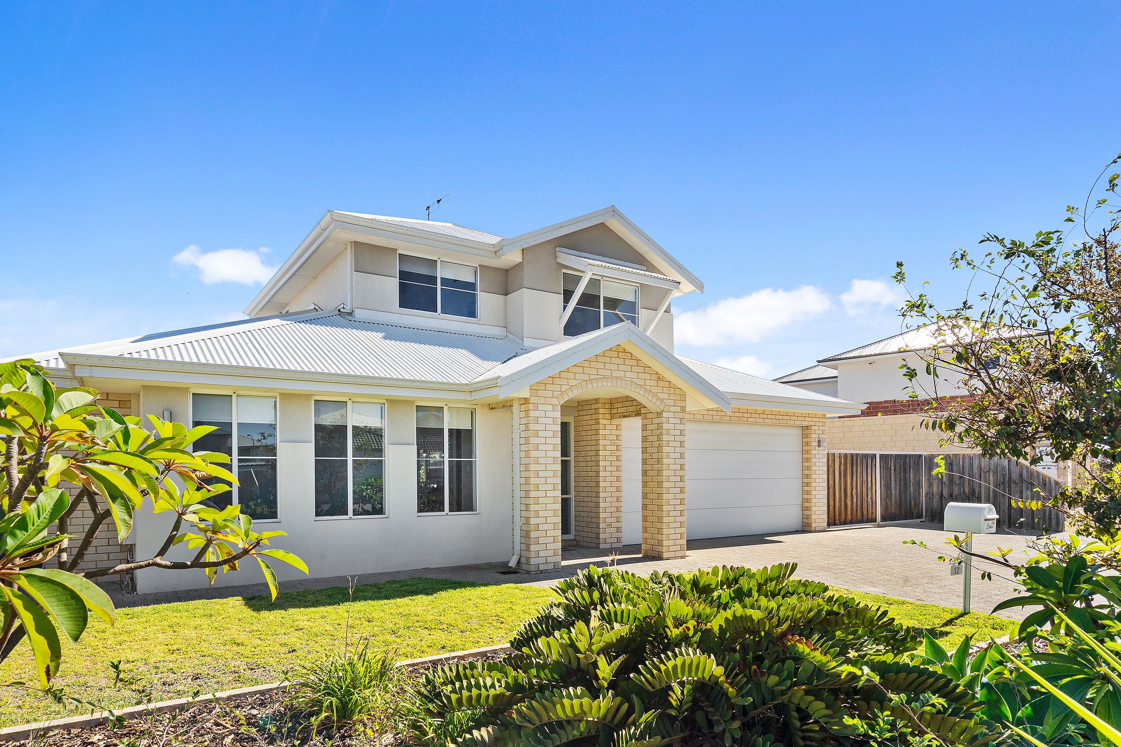 17 Stellaria Avenue, Halls Head WA 6210, Halls Head - Thumbnail 2